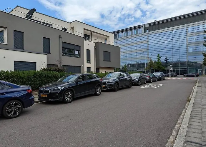 1 Bedroom With Garage & Outdoor Area In Kirchberg לוקסמבורג